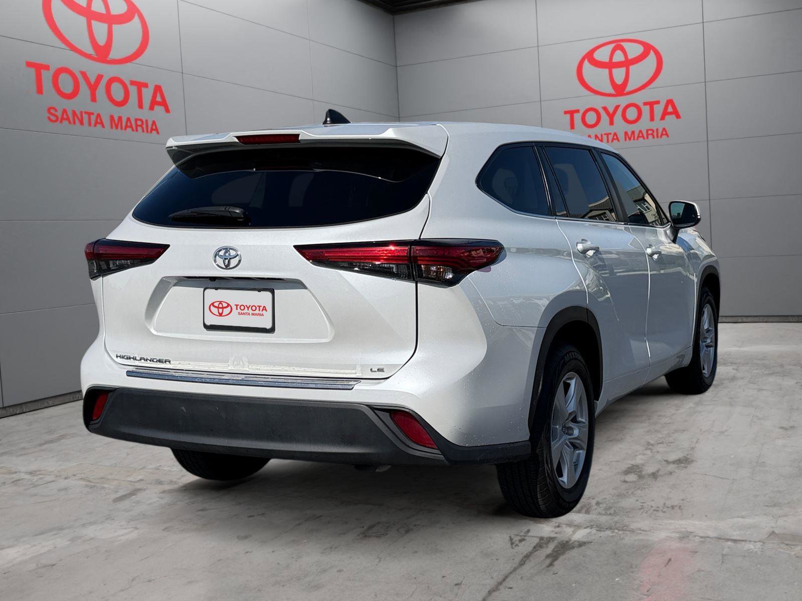 Used 2023 Toyota Highlander LE FWD image 10