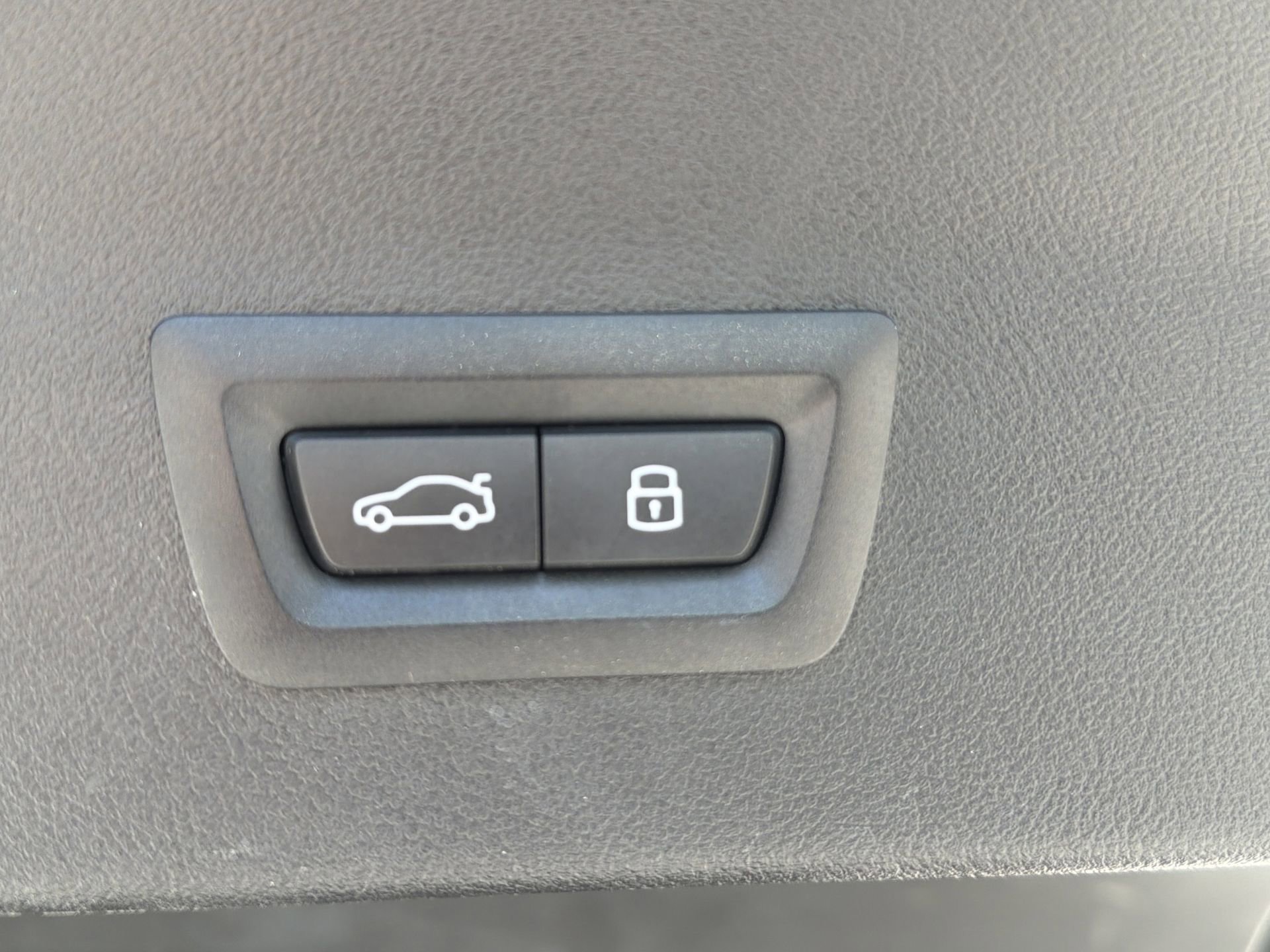 Certified 2025 BMW X4 xDrive30i w/ Premium Package image 12