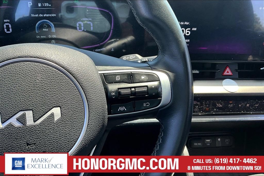 Used 2025 Kia Sportage EX w/ Premium Package FWD image 12