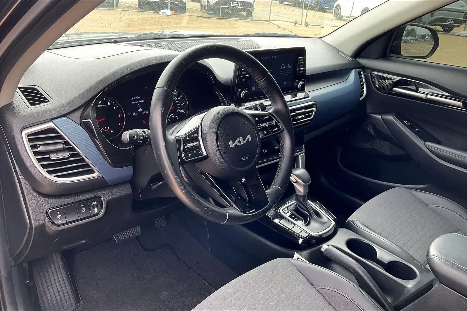 Certified 2023 Kia Seltos S FWD image 2