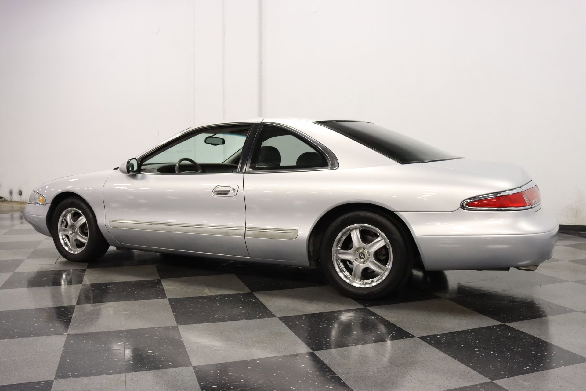 Used 1998 Lincoln Mark VIII RWD image 9