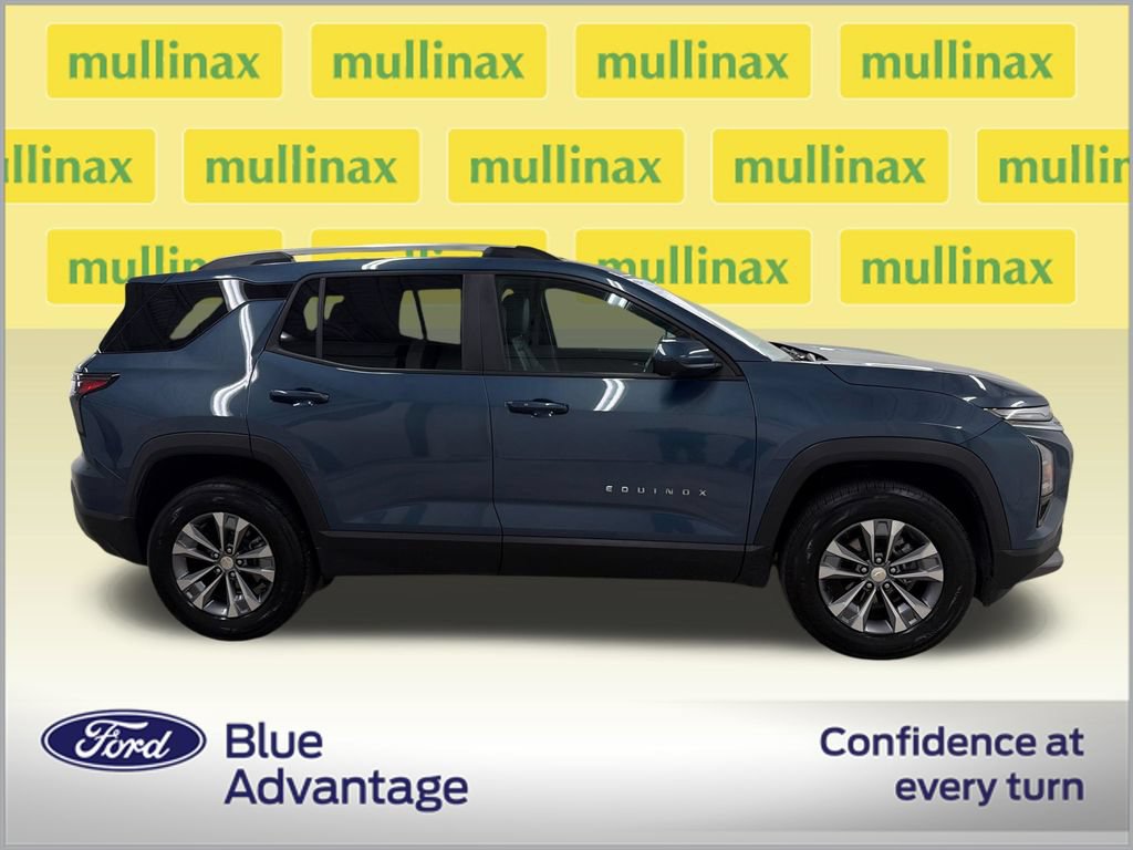 Used 2025 Chevrolet Equinox LT w/ Convenience Package II FWD image 2