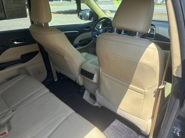 Used 2017 Toyota Highlander Limited FWD image 17
