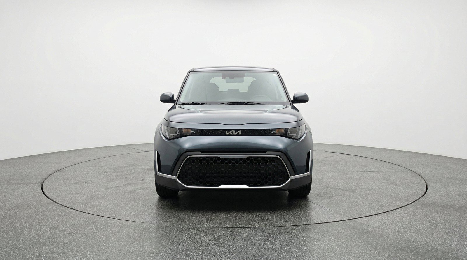 Used 2025 Kia Soul LX w/ LX Technology Package FWD image 2
