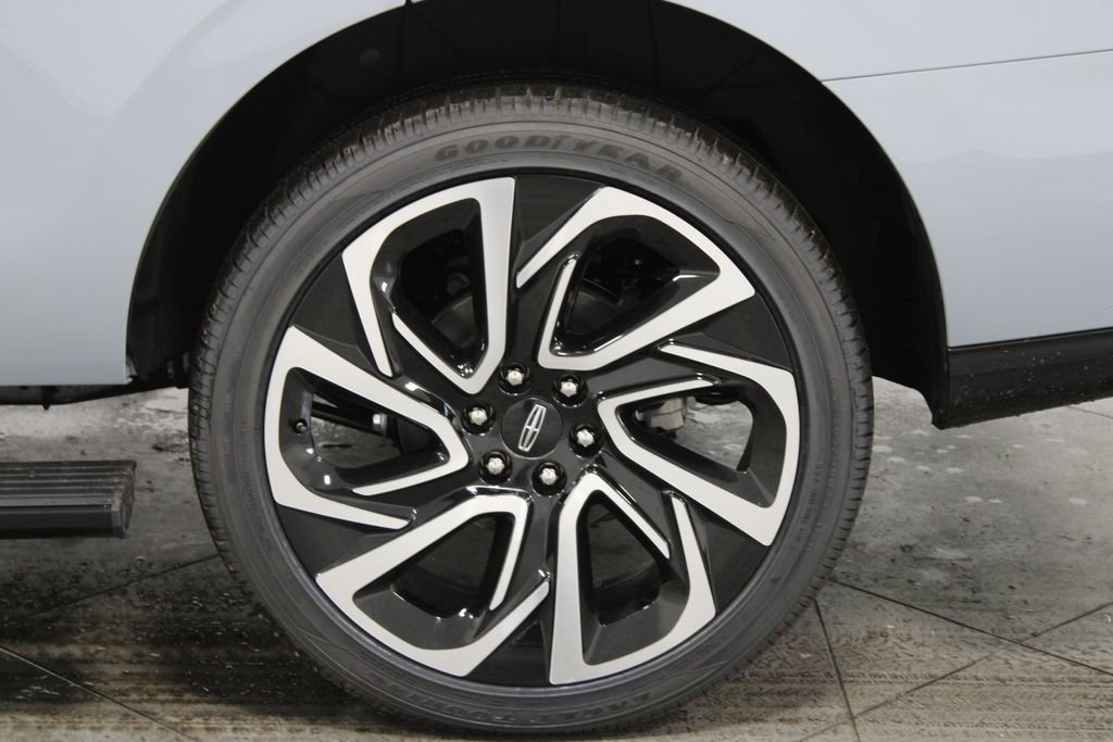 New 2026 Lincoln Navigator Reserve image 17