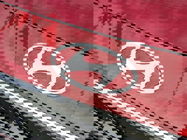 Certified 2024 Hyundai Elantra SEL w/ Convenience Package image 30