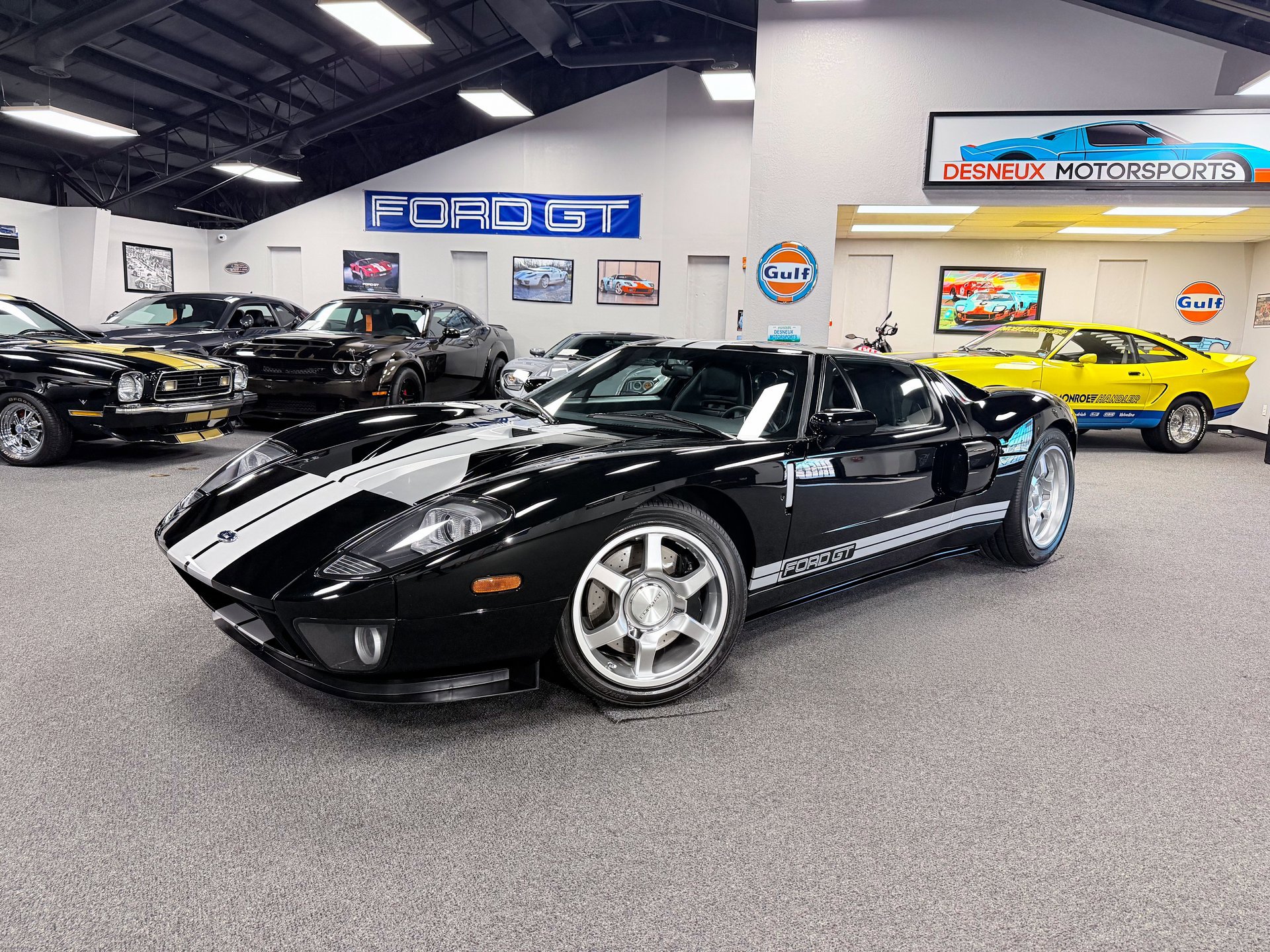 Used 2005 Ford GT image 1