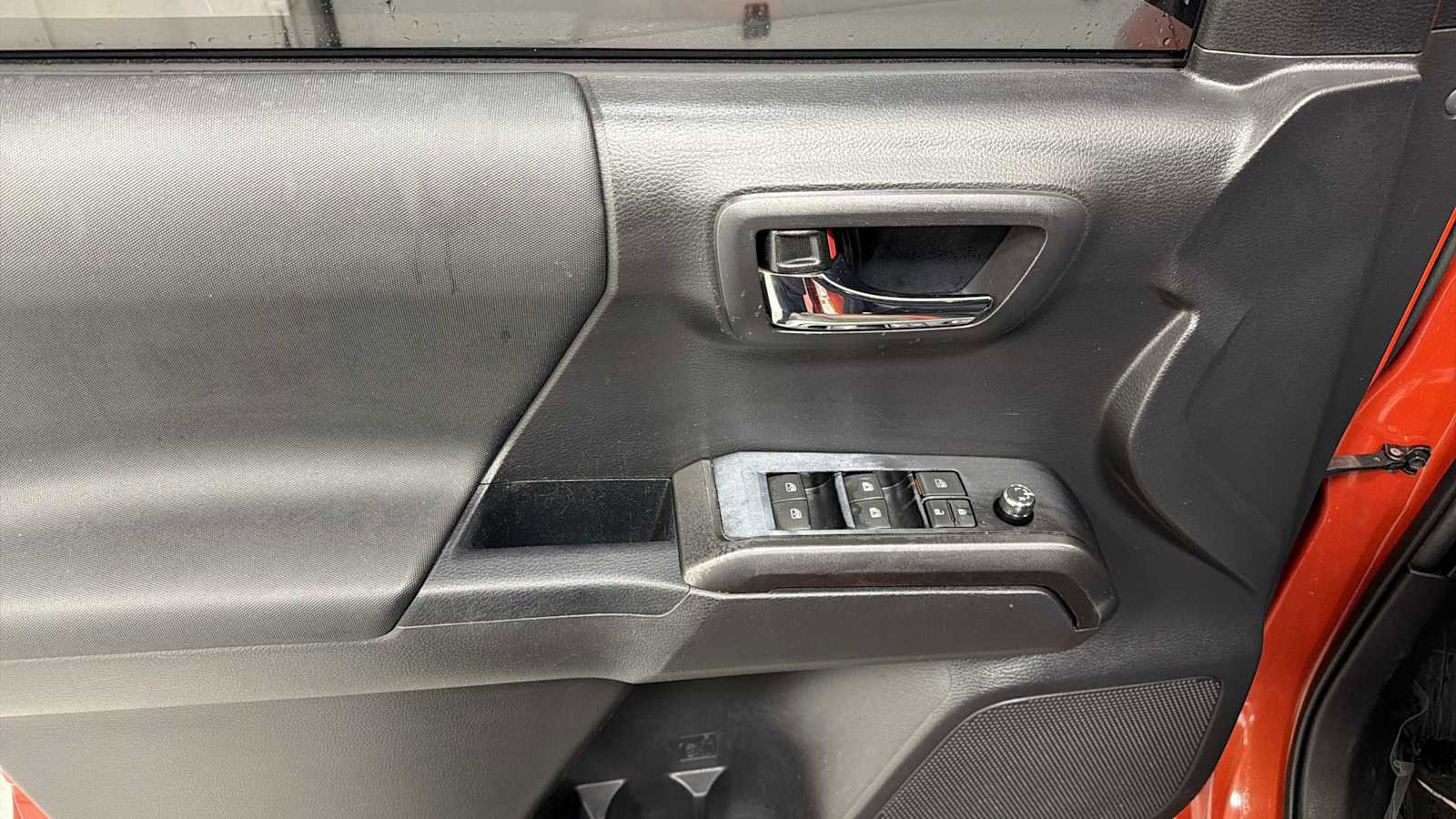 Used 2018 Toyota Tacoma TRD Sport image 15