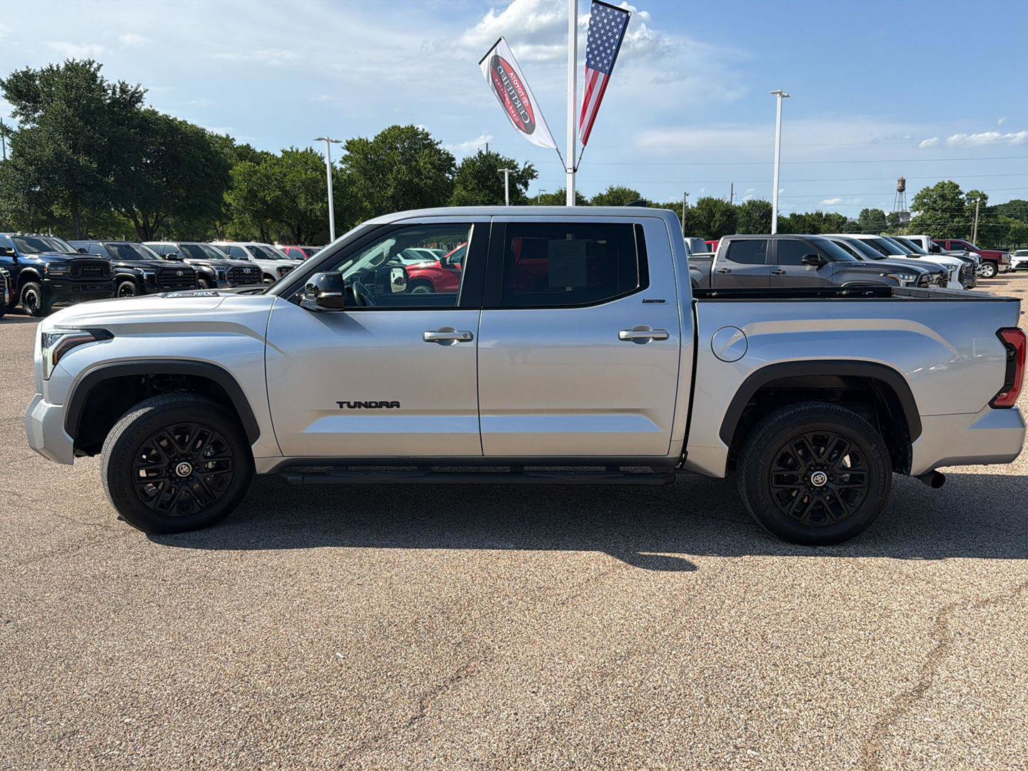 Used 2024 Toyota Tundra Limited AWD/4WD image 6