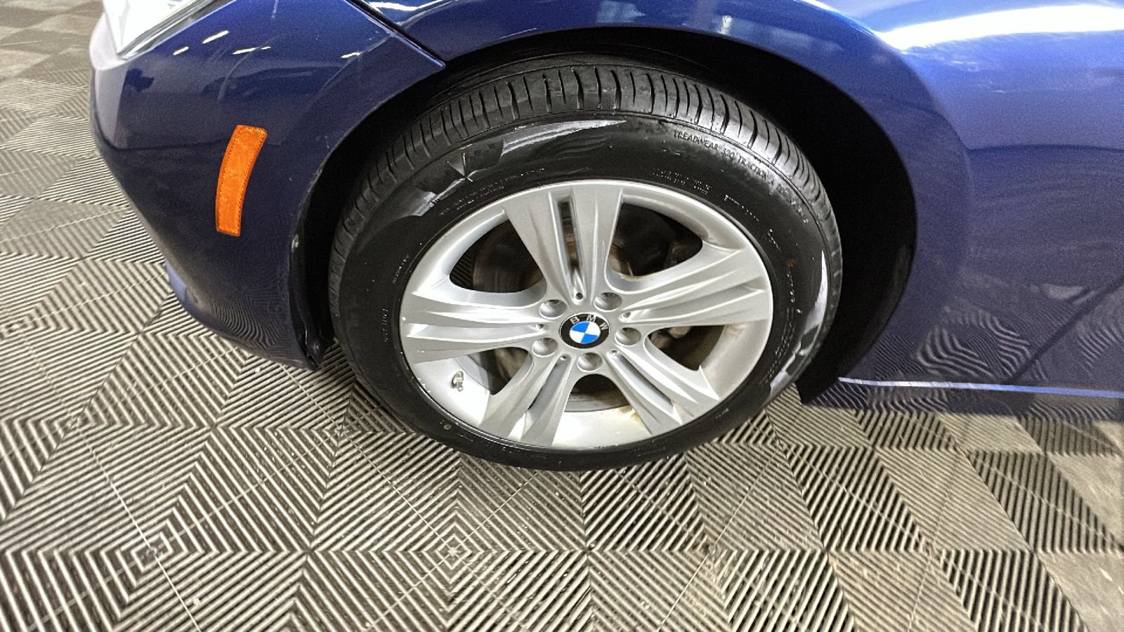 Used 2017 BMW 330i xDrive Sedan AWD/4WD image 11