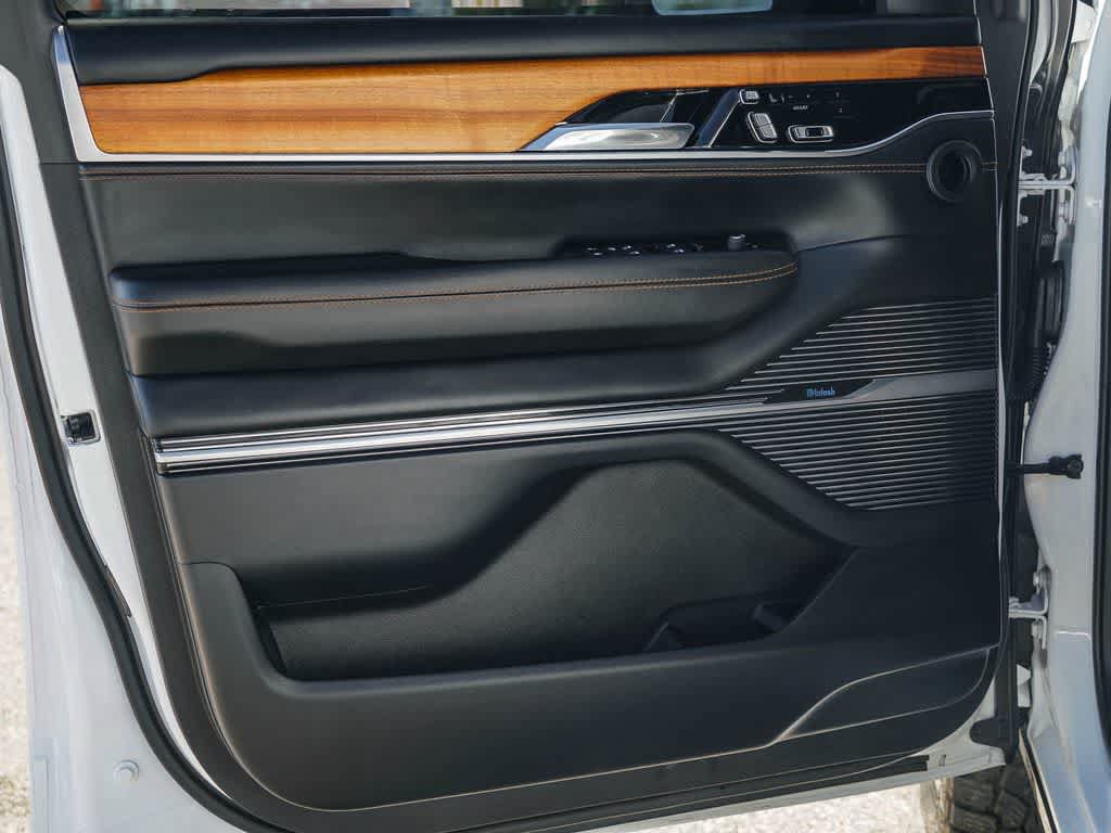 Certified 2022 Jeep Grand Wagoneer Series III w/ Flexible Seating Group AWD/4WD image 20