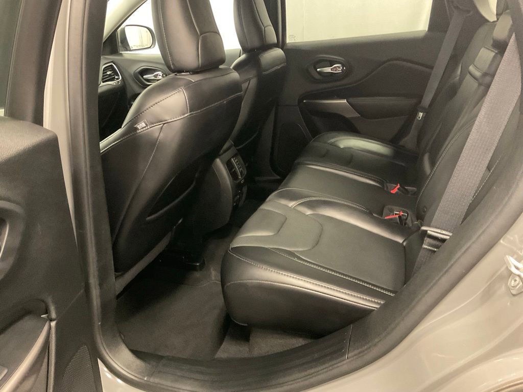 Used 2019 Jeep Cherokee Limited w/ Trailer Tow Group AWD/4WD image 33