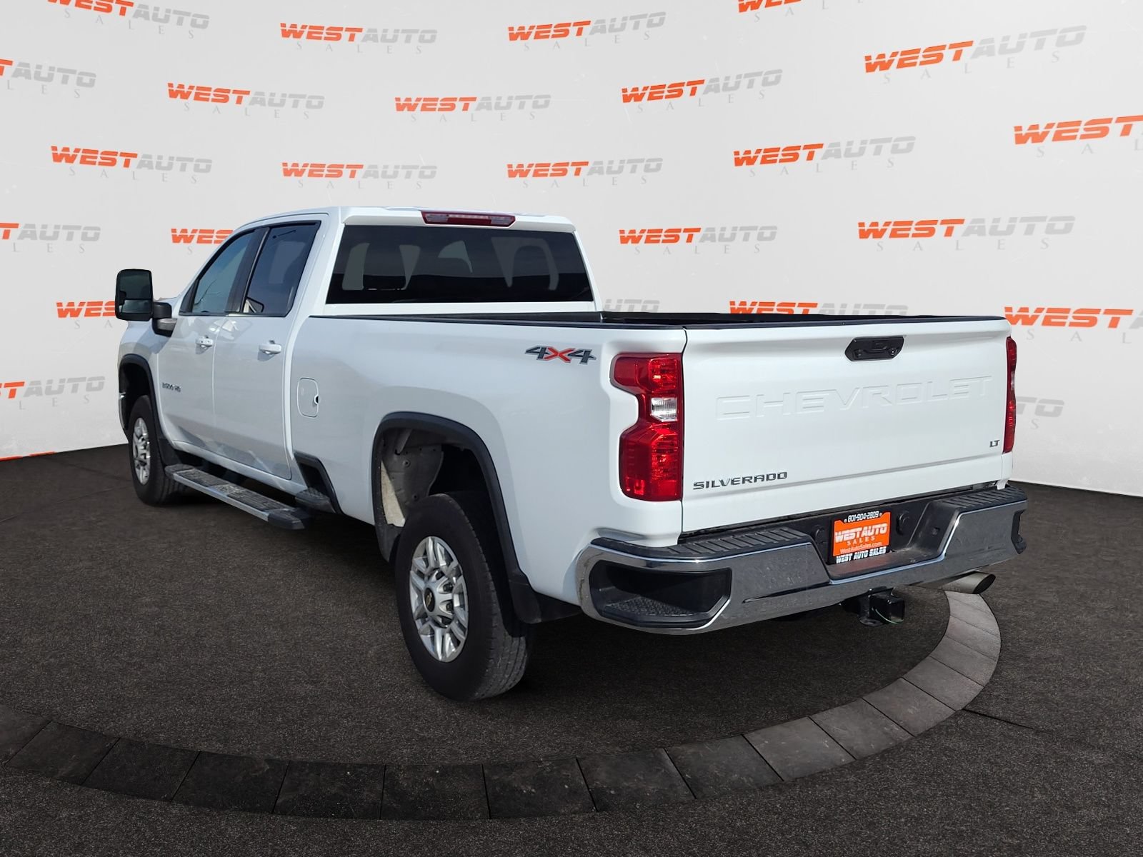 Used 2025 Chevrolet Silverado 2500 LT w/ Convenience Package AWD/4WD image 3