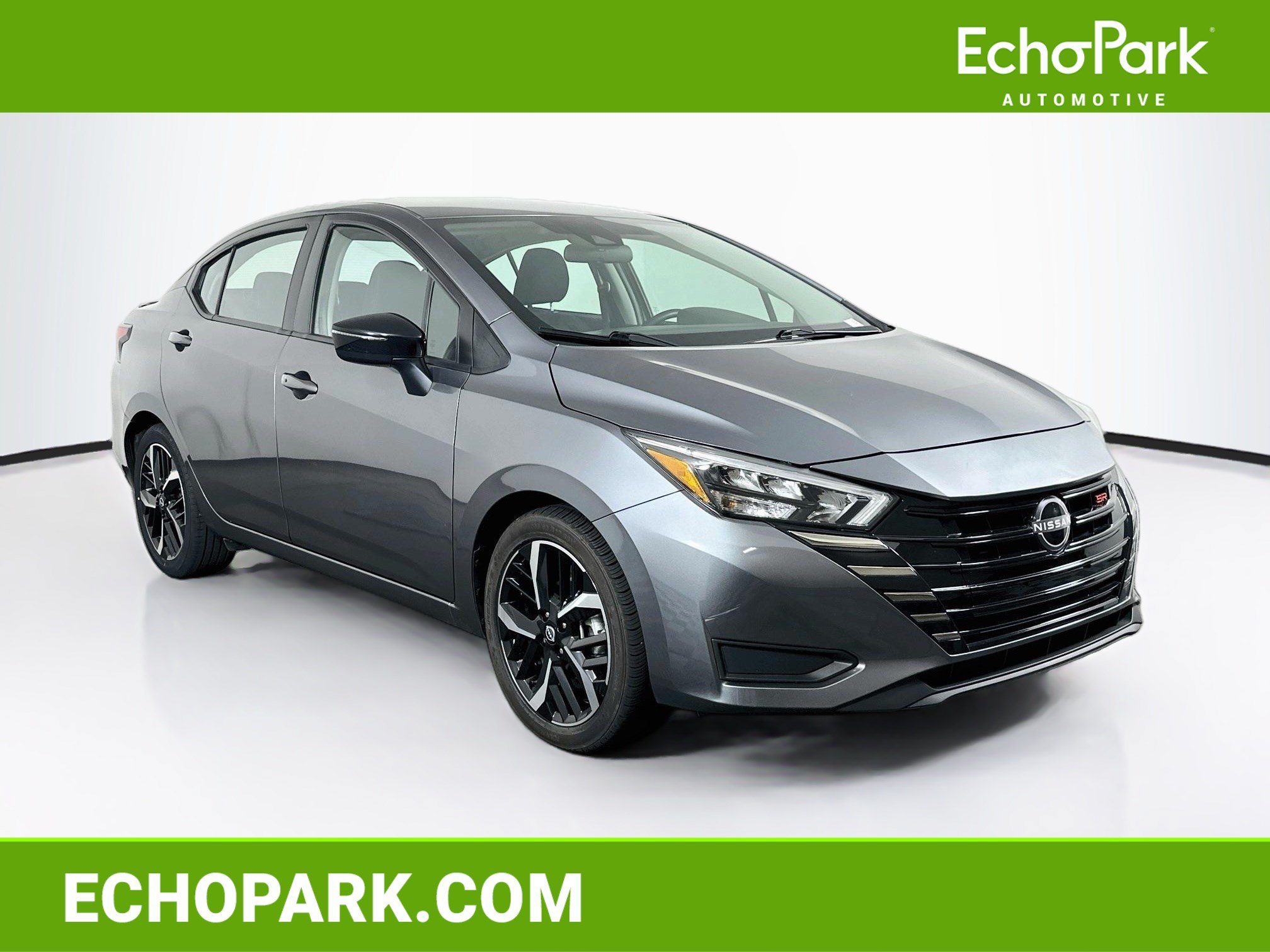 Used 2025 Nissan Versa SR FWD image 1