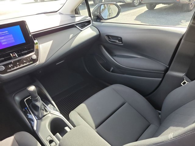 Used 2023 Toyota Corolla LE image 3