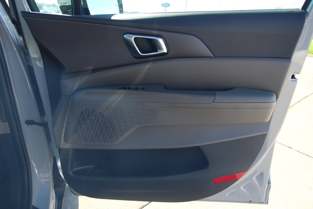 Used 2026 Kia Carnival EX FWD image 46