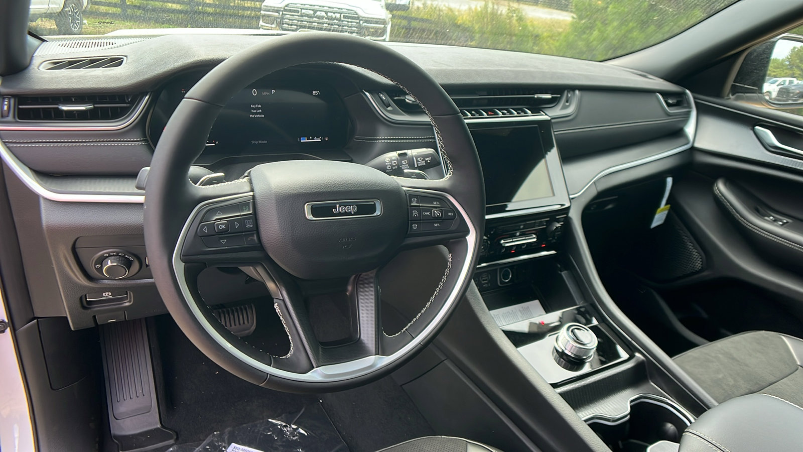 New 2025 Jeep Grand Cherokee L Altitude image 24