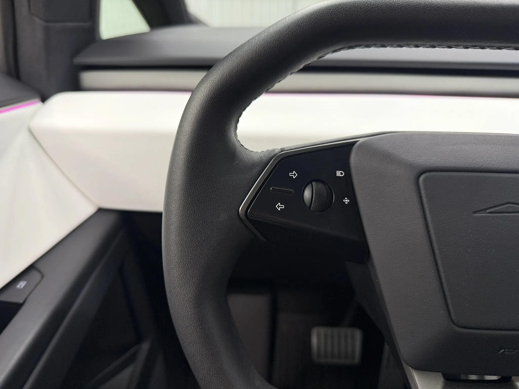 Used 2024 Tesla Cybertruck AWD Crew Cab image 27