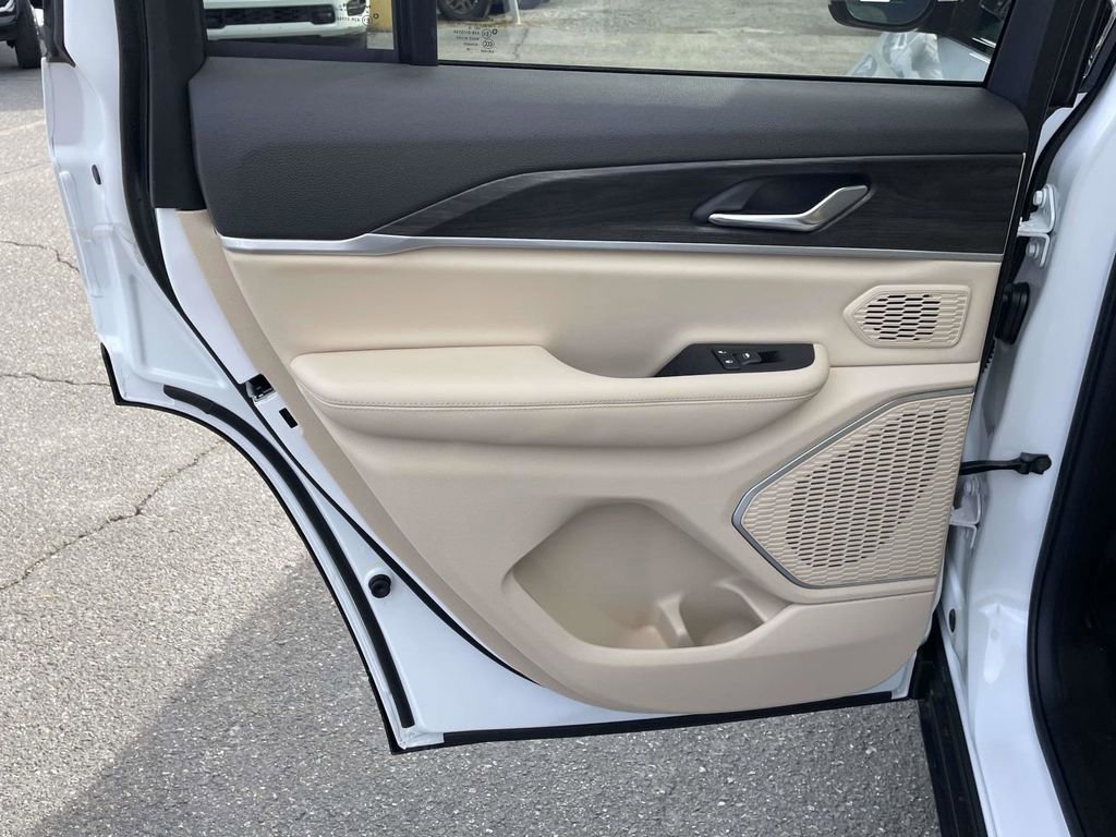 New 2026 Jeep Grand Cherokee Limited w/ Luxury Tech Group II image 20