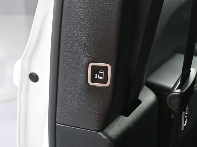 Used 2025 Chrysler Pacifica Limited image 27