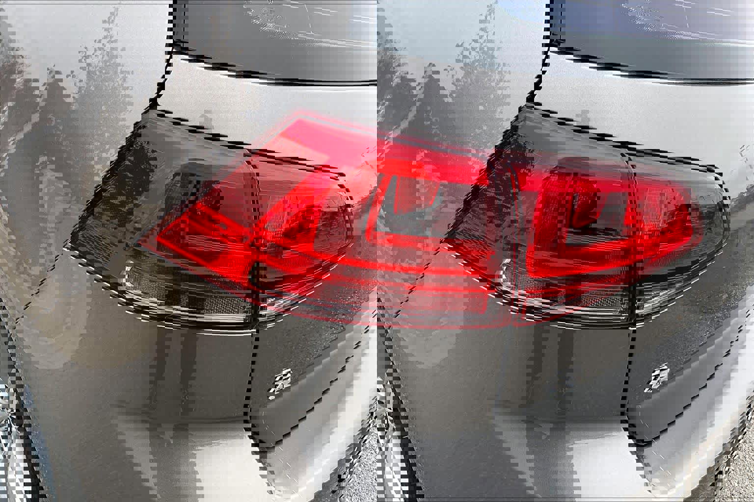 Used 2017 Volkswagen Golf R 4-Door image 28