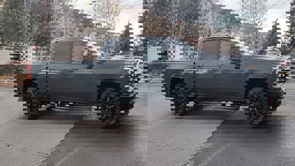 Used 2025 Chevrolet Silverado 3500 LTZ w/ LTZ Plus Package image 2