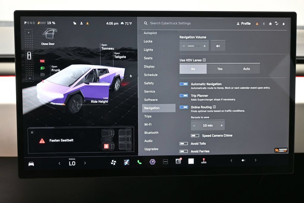 Used 2024 Tesla Cybertruck AWD Crew Cab image 30