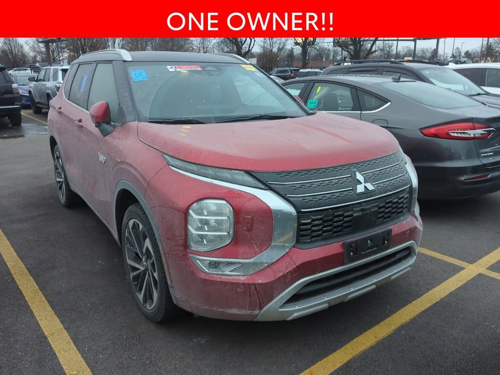 Used 2024 Mitsubishi Outlander 4WD Plug-In Hybrid image 3