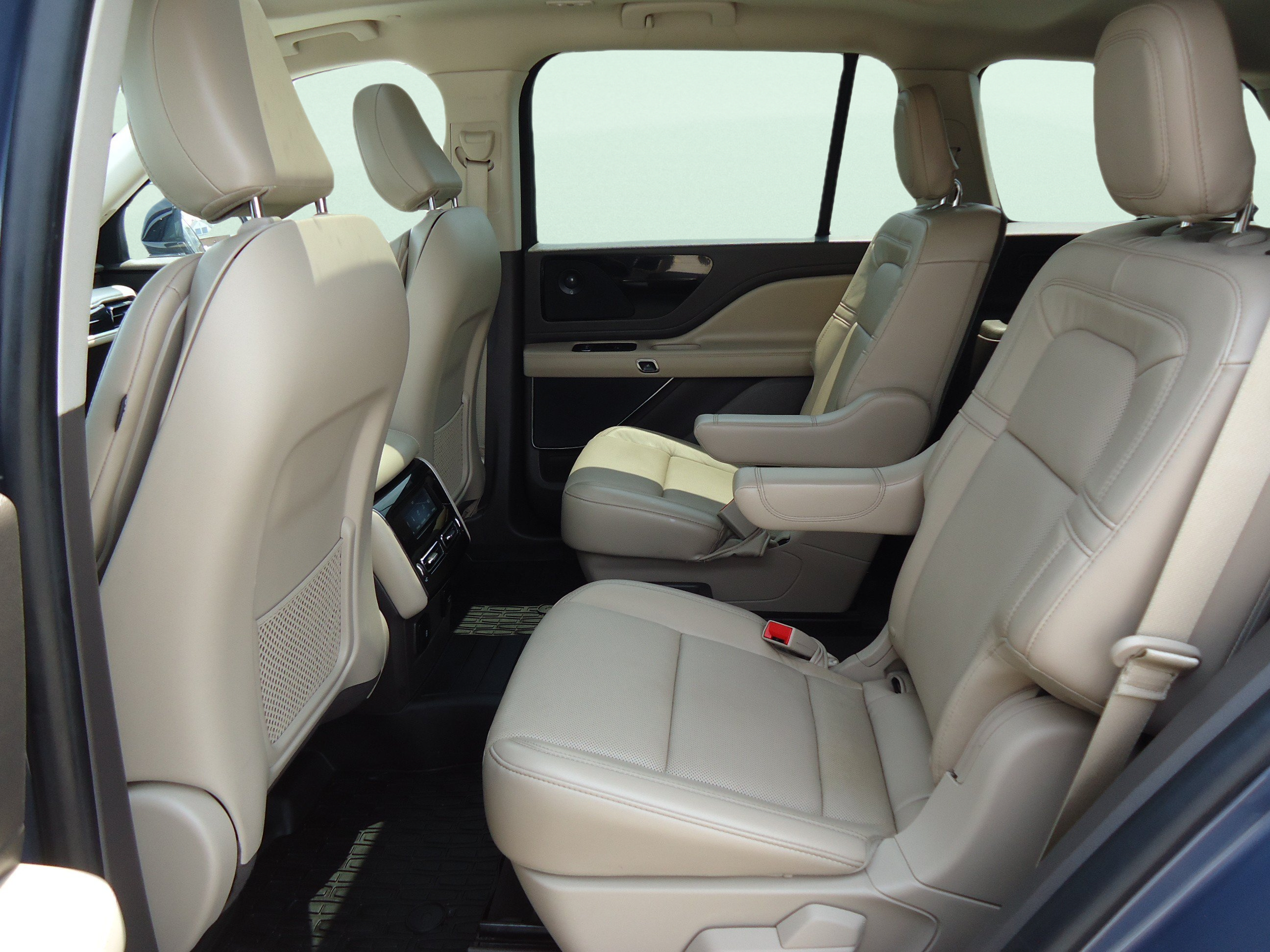 Used 2021 Lincoln Aviator Grand Touring w/ Elements Package Plus AWD/4WD image 29