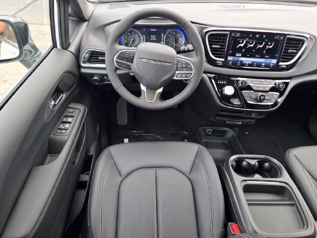 New 2027 Chrysler Pacifica LX FWD image 4
