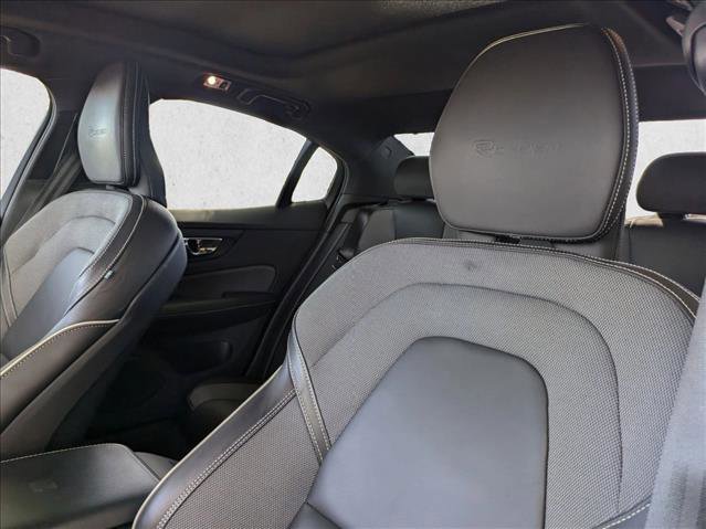 Used 2019 Volvo S60 T5 R-Design image 5