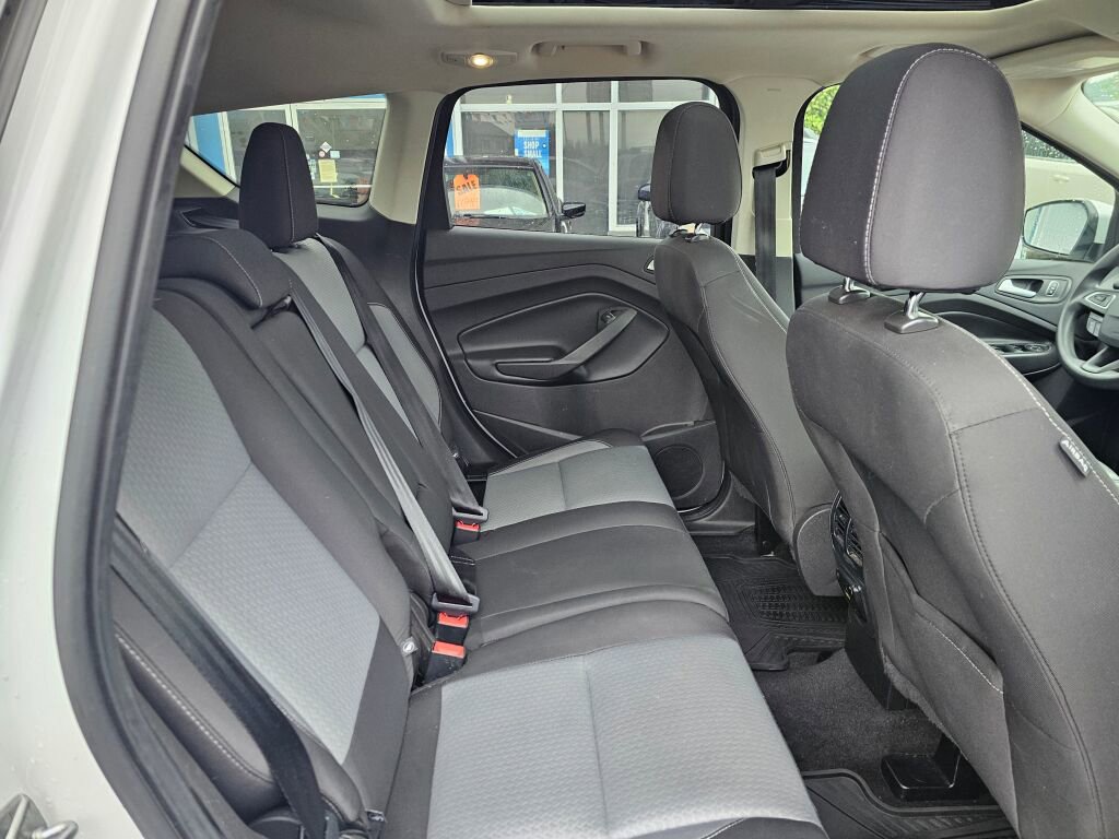 Used 2017 Ford Escape SE w/ Equipment Group 201A image 15