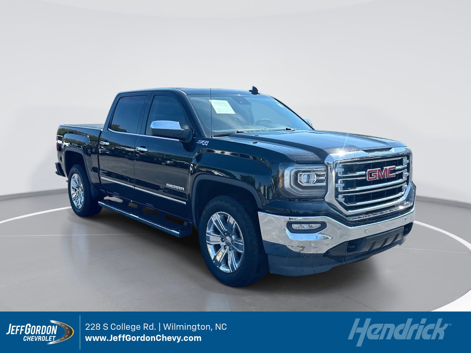 Used 2018 GMC Sierra 1500 SLT AWD/4WD image 1