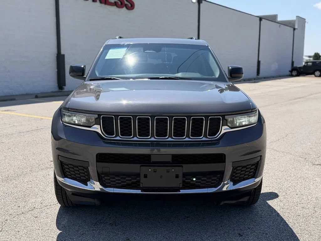 Used 2022 Jeep Grand Cherokee L Laredo w/ Luxury Tech Group I RWD image 2