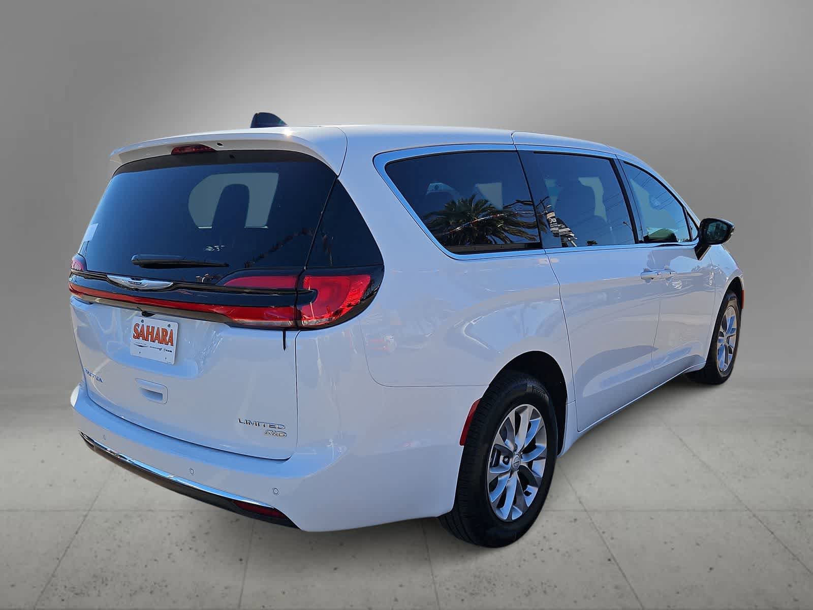 New 2026 Chrysler Pacifica Limited image 8