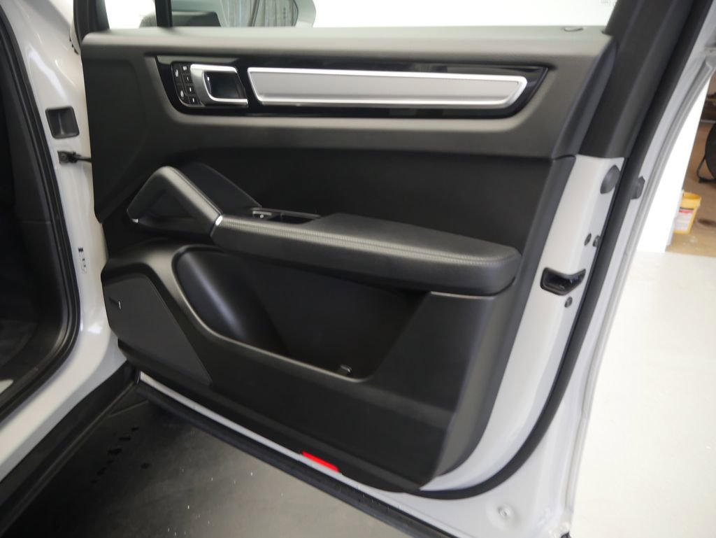 Certified 2023 Porsche Cayenne Platinum Edition AWD/4WD image 23