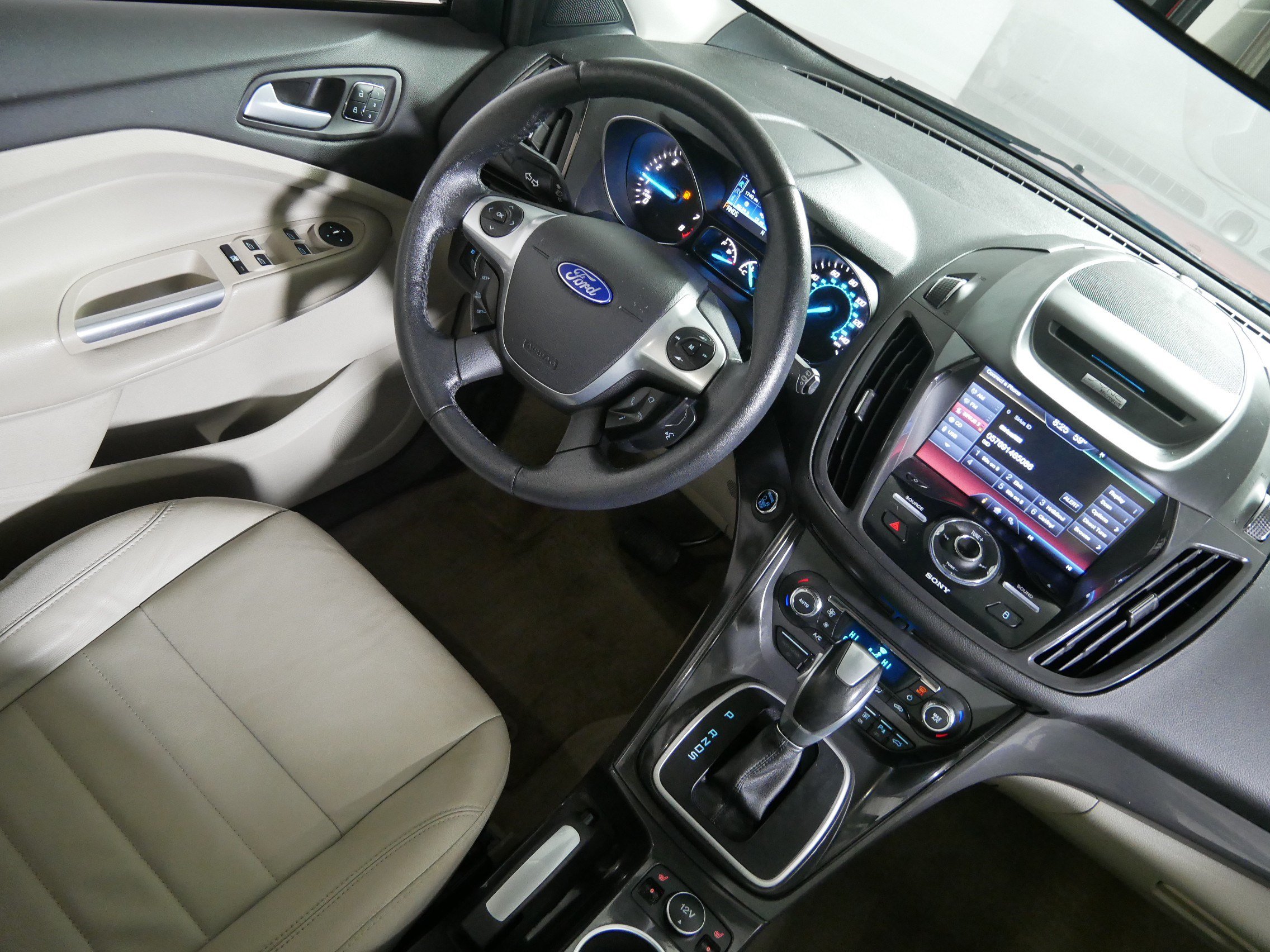 Used 2014 Ford Escape Titanium w/ Equipment Group 401A AWD/4WD image 9