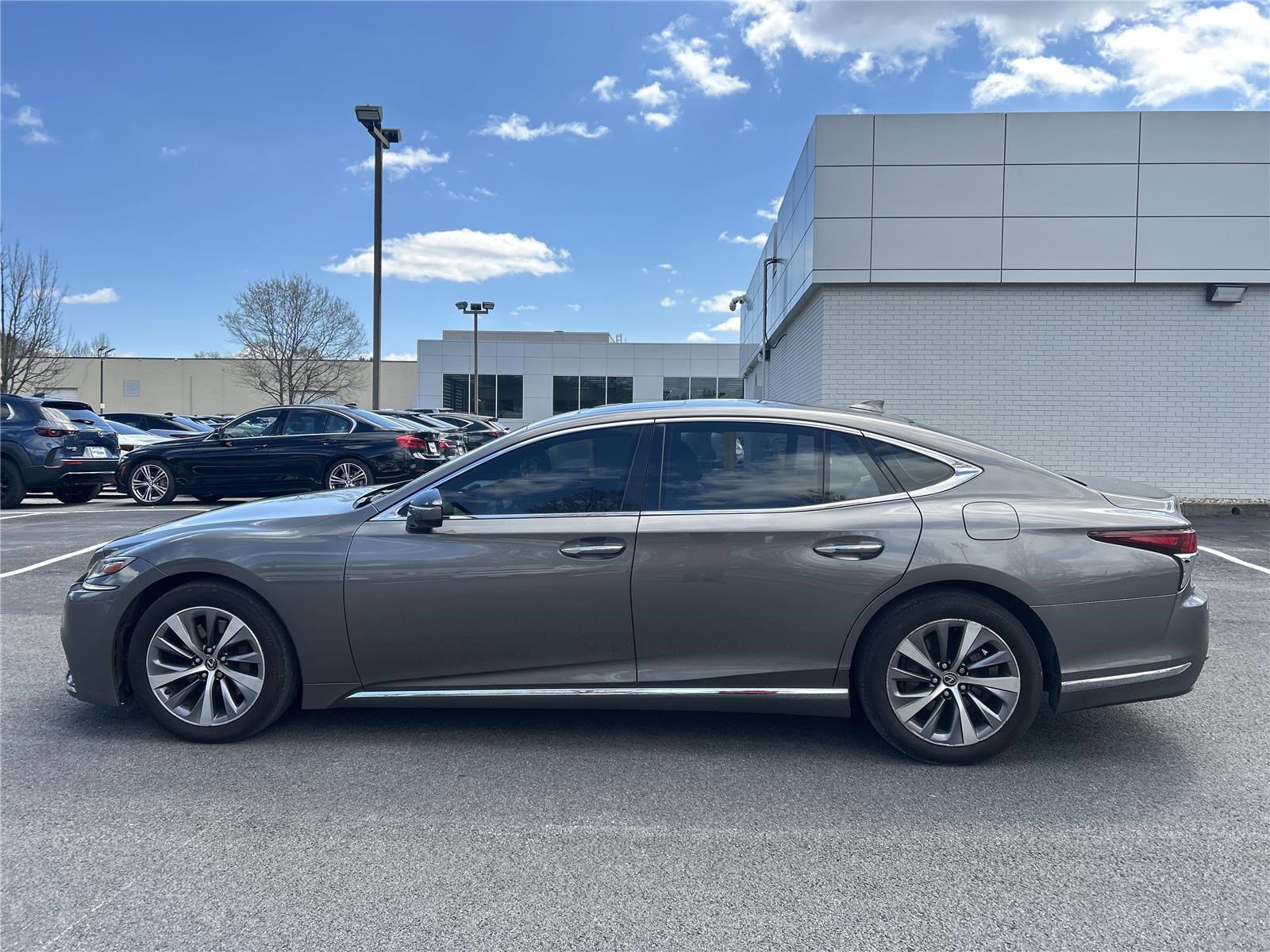 Used 2019 Lexus LS 500 AWD w/ Accessory Package (Z2) image 2