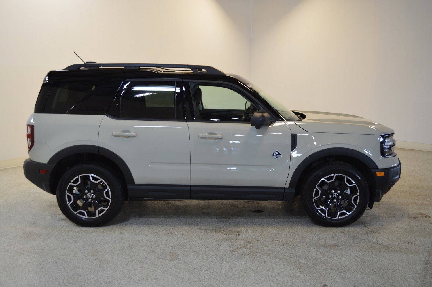 Used 2025 Ford Bronco Sport Outer Banks w/ Outer Banks Tech Package+ image 2