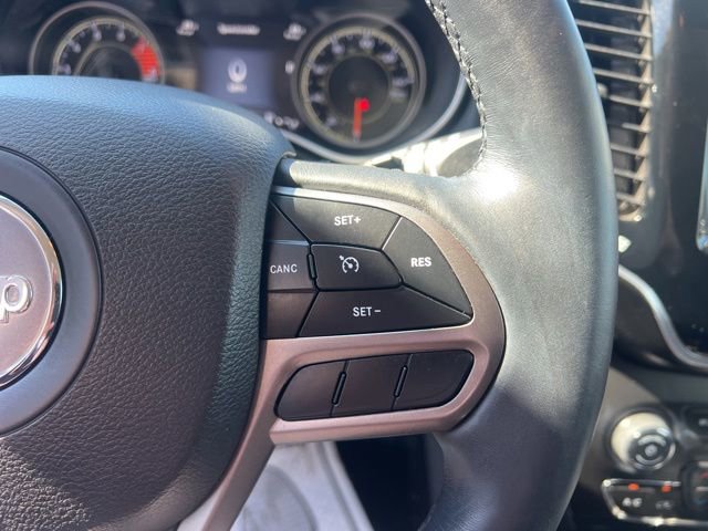 Used 2019 Jeep Cherokee Overland AWD/4WD image 26