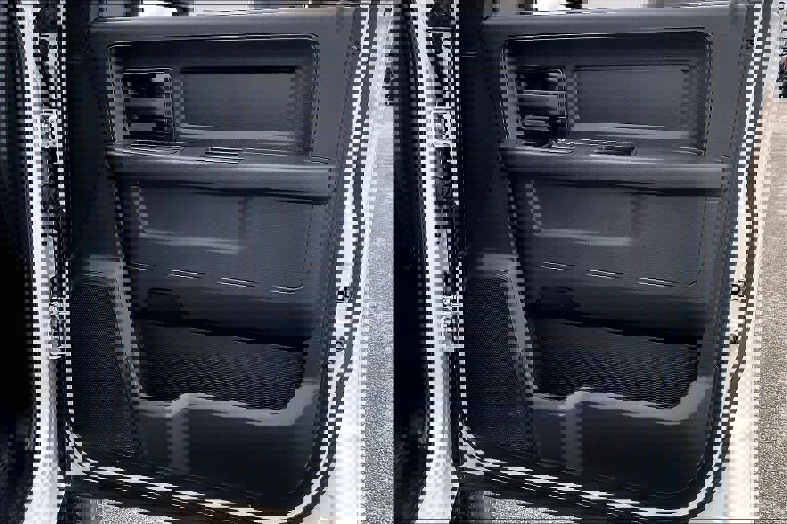 Used 2024 RAM 3500 Tradesman w/ Chrome Appearance Group image 20