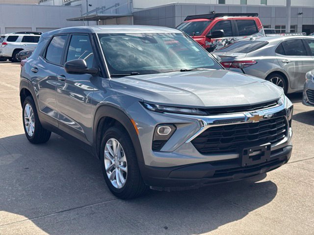 Used 2026 Chevrolet TrailBlazer LS w/ LS Convenience Package AWD/4WD image 2
