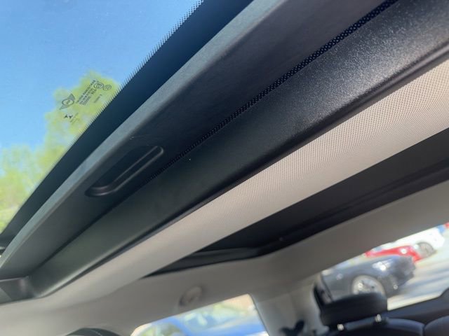 Used 2021 MINI Cooper 2-Door Hardtop w/ 6.5" Touchscreen Package image 17