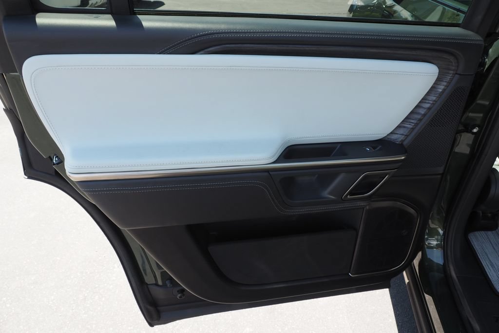 Used 2023 Rivian R1S Launch Edition Quad AWD/4WD image 19