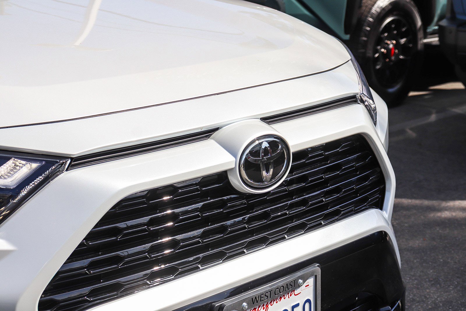 Used 2025 Toyota RAV4 SE image 6