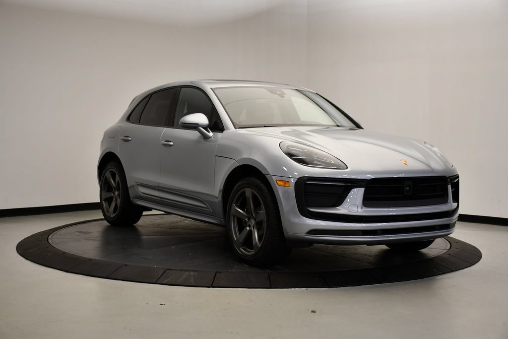 Certified 2026 Porsche Macan AWD/4WD image 9