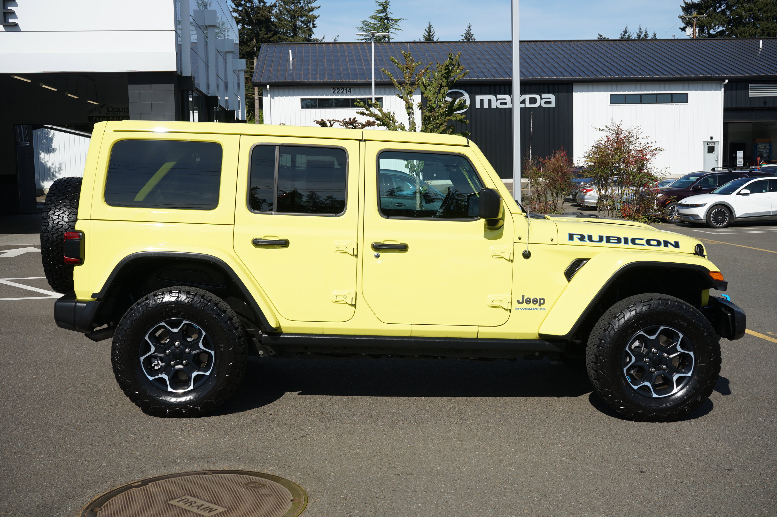 Used 2023 Jeep Wrangler Unlimited Rubicon 4xe w/ Cold Weather Group AWD/4WD image 2