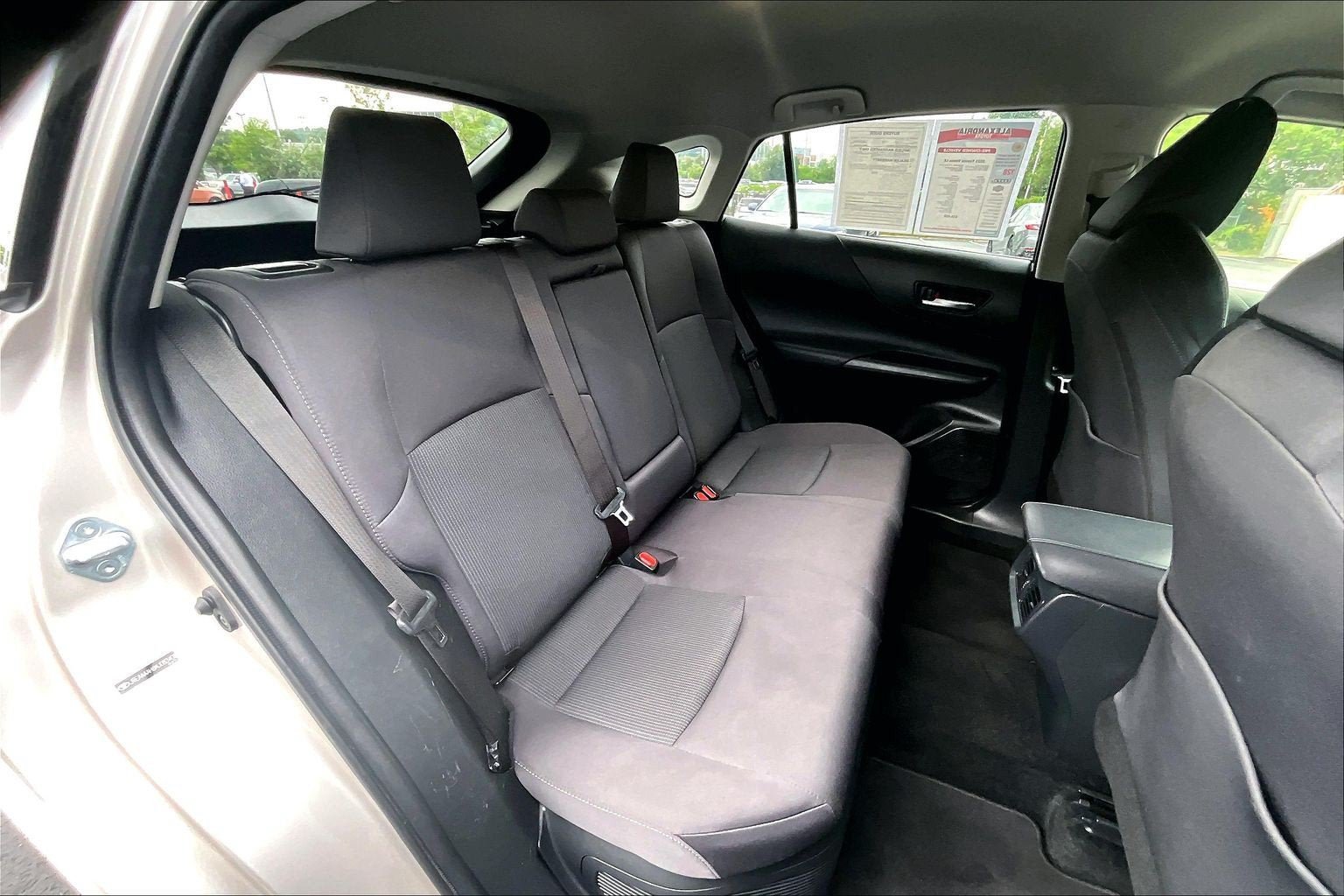 Used 2021 Toyota Venza LE AWD/4WD image 24