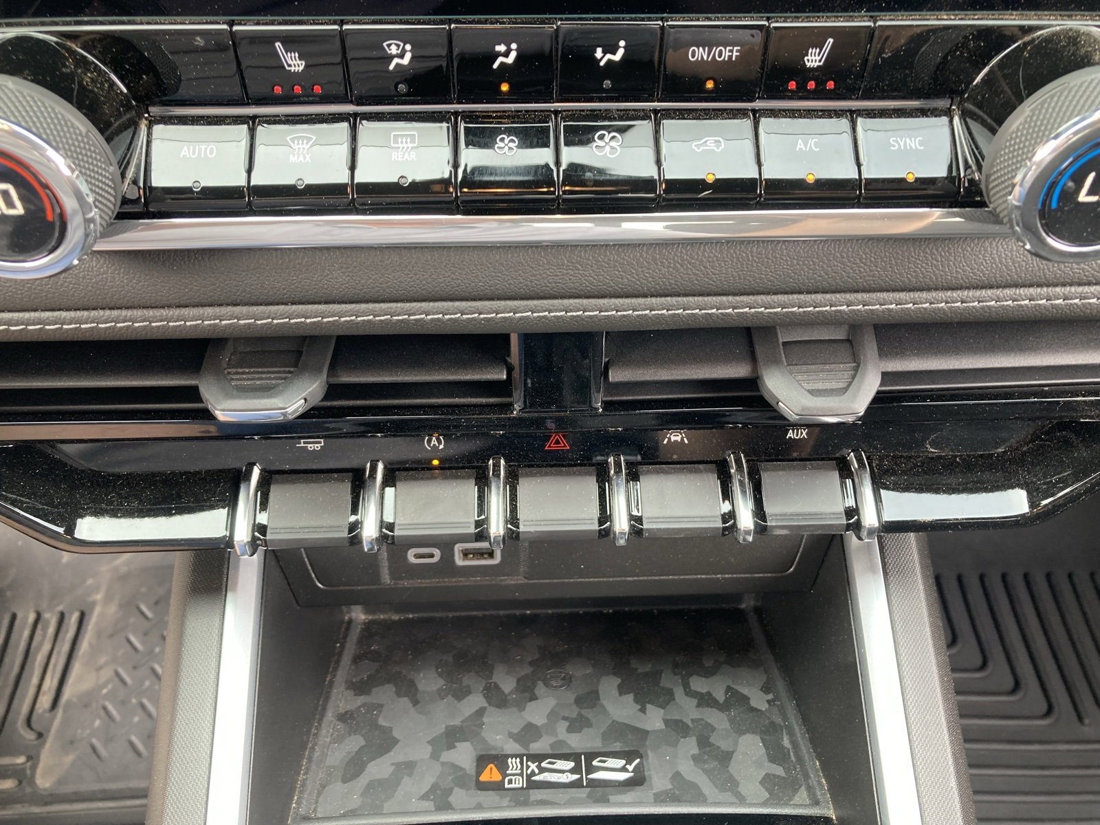 Used 2024 Chevrolet Colorado LT w/ LT Convenience Package II image 25