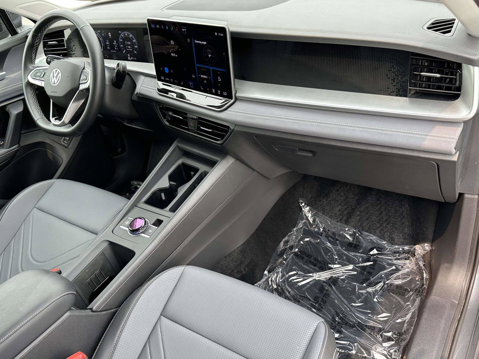 Certified 2025 Volkswagen Tiguan SE AWD/4WD image 12
